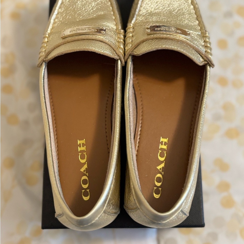 COACH BRAND NEW GOLD/PLATIUM LOAFER.  NEVER WORN SIZE 6